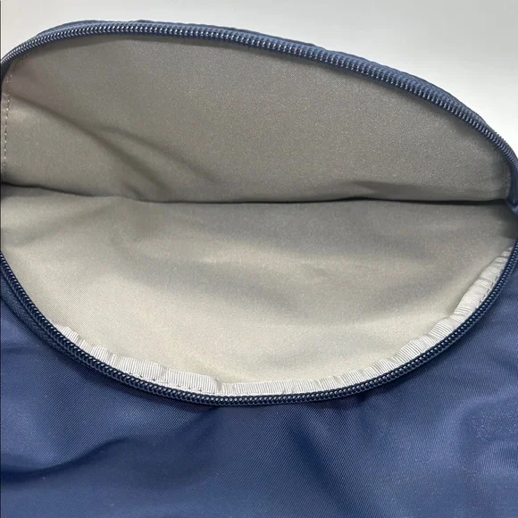 Hedgren Navy Versatile Adjustable Strap Crossbody Bag Purse 🌺🌺 - Picture 4 of 6